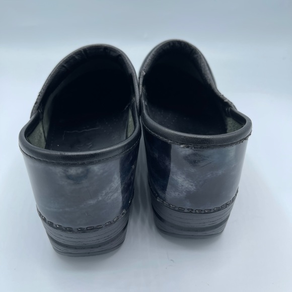 Dansko patent leather clogs women’s size 37 - Picture 3 of 9